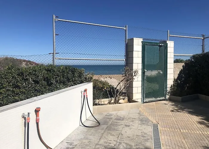 Bahia De En Primera Linea De Playa-serviden Apartament